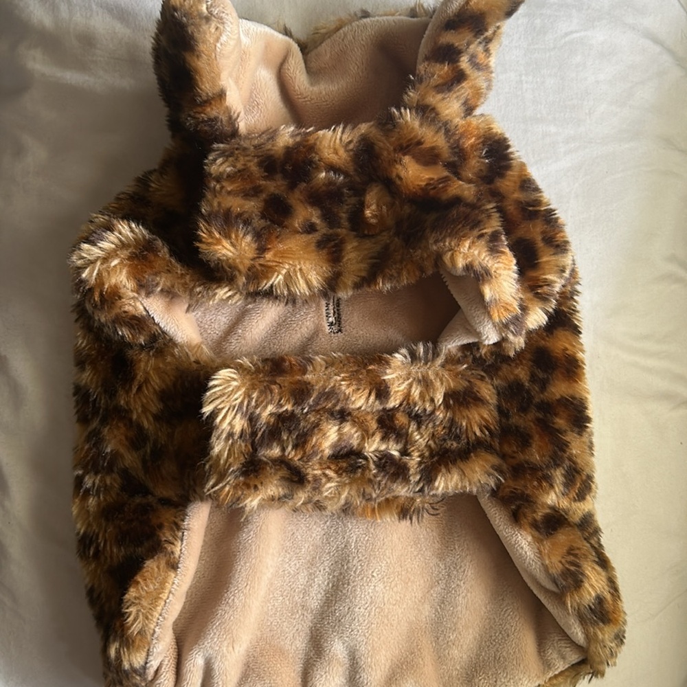 Never worn Max studio leopard coat for your small dog